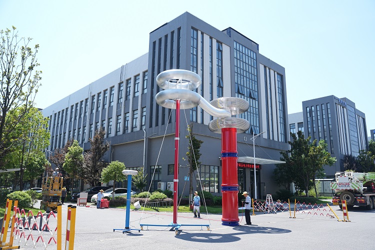 UHV 串聯(lián)諧振裝置總體介紹(圖20) UHV 串聯(lián)諧振裝置總體介紹(圖20)